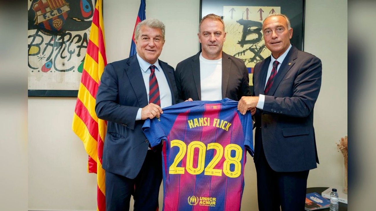 Hansi Flick renueva con el Barcelona hasta 2028