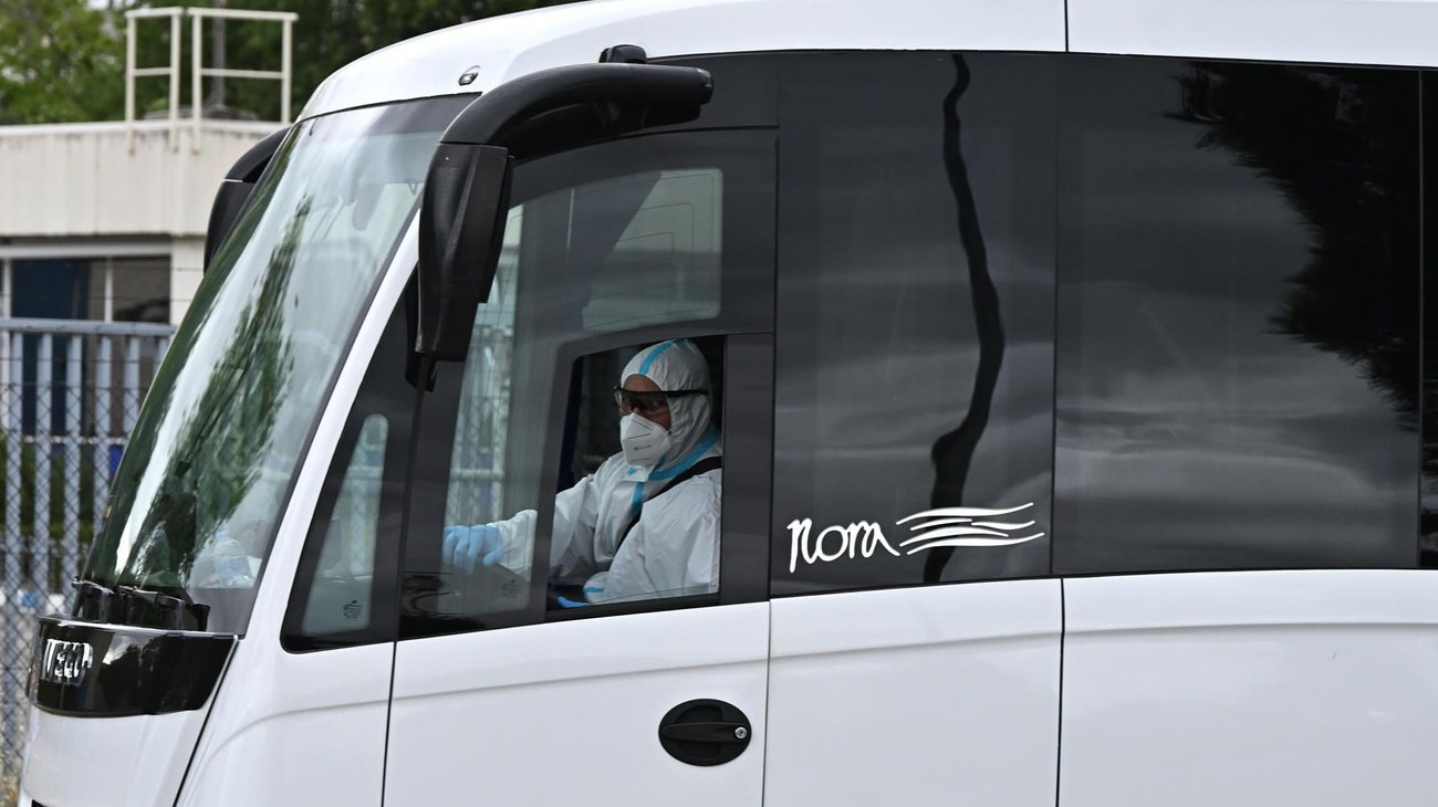 Trasladan a Madrid a españoles de crucero por brote de hantavirus