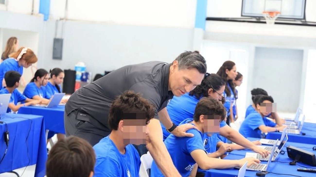 Celebra Monterrey clínica de básquetbol con exjugador de NBA