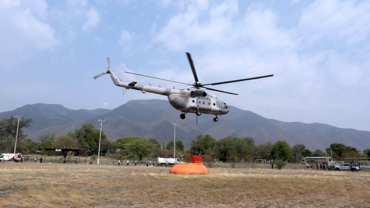 Combate helicóptero de la Semar incendio forestal