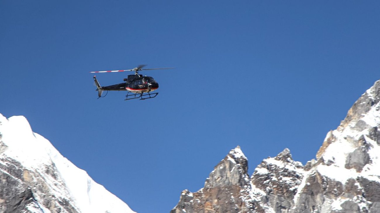 Buscan helicóptero perdido con 15 personas tras perder contacto