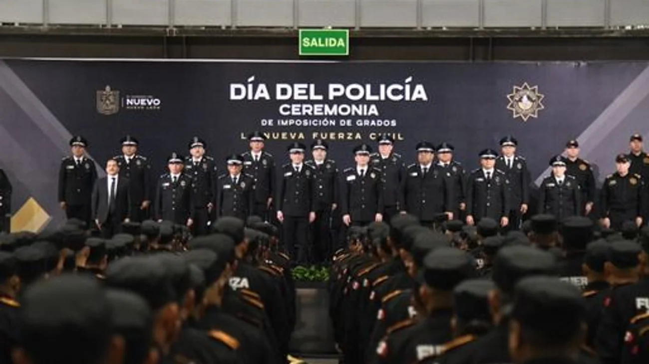 Fuerza Civil entrega 565 ascensos a policías de NL
