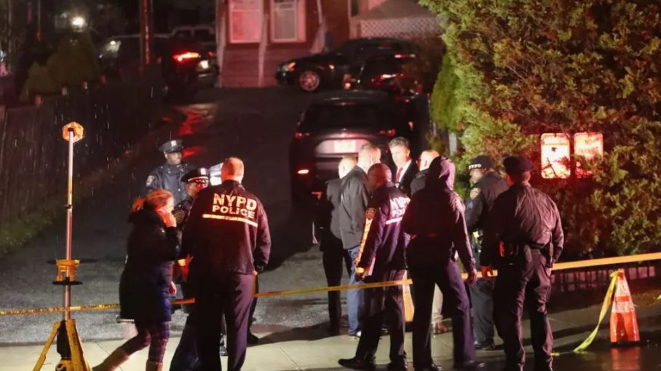 Hombre mata a 4 familiares, incluidos a 2 niños, en Queens