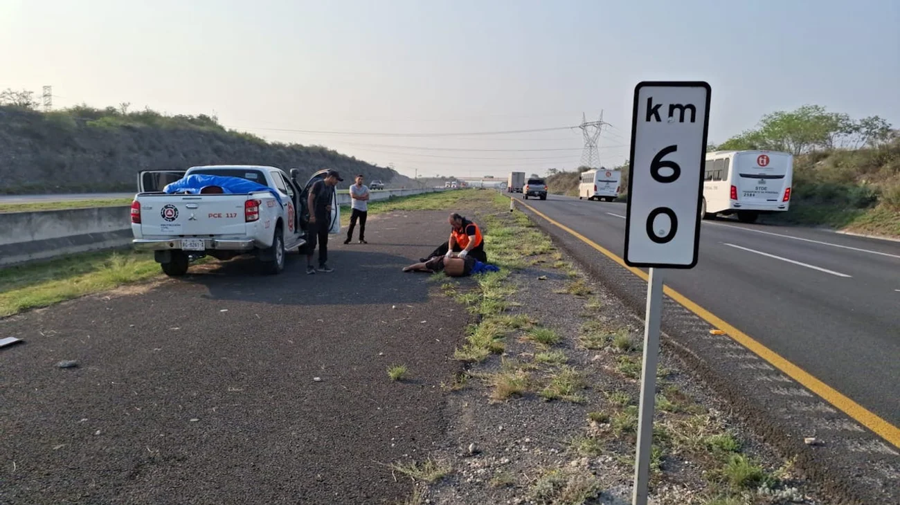 Atropella transporte de personal a hombre en Pesquería