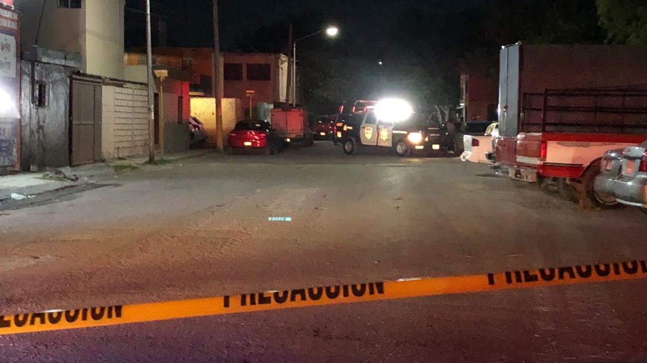 Asesinan a balazos a hombre frente a parque en Apodaca