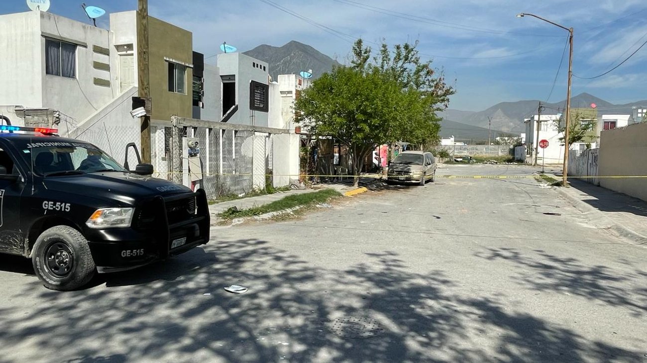 Atacan a hombre a balazos afuera de vivienda en García