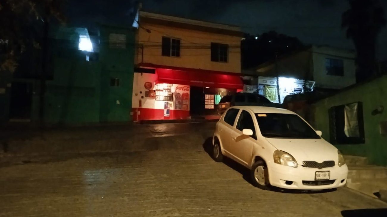 Balean a hombre afuera de tienda de abarrotes