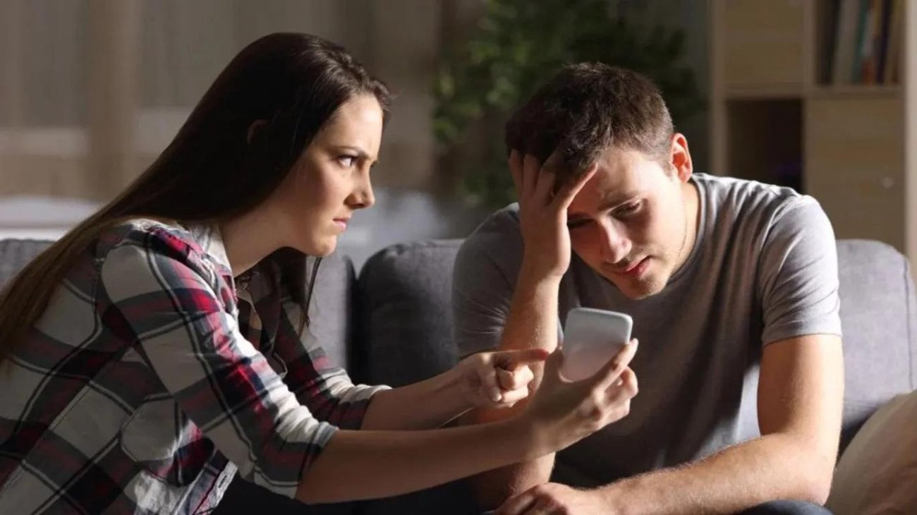 ¡Lo cachan! 'Hermana' de su novio resulta ser la amante