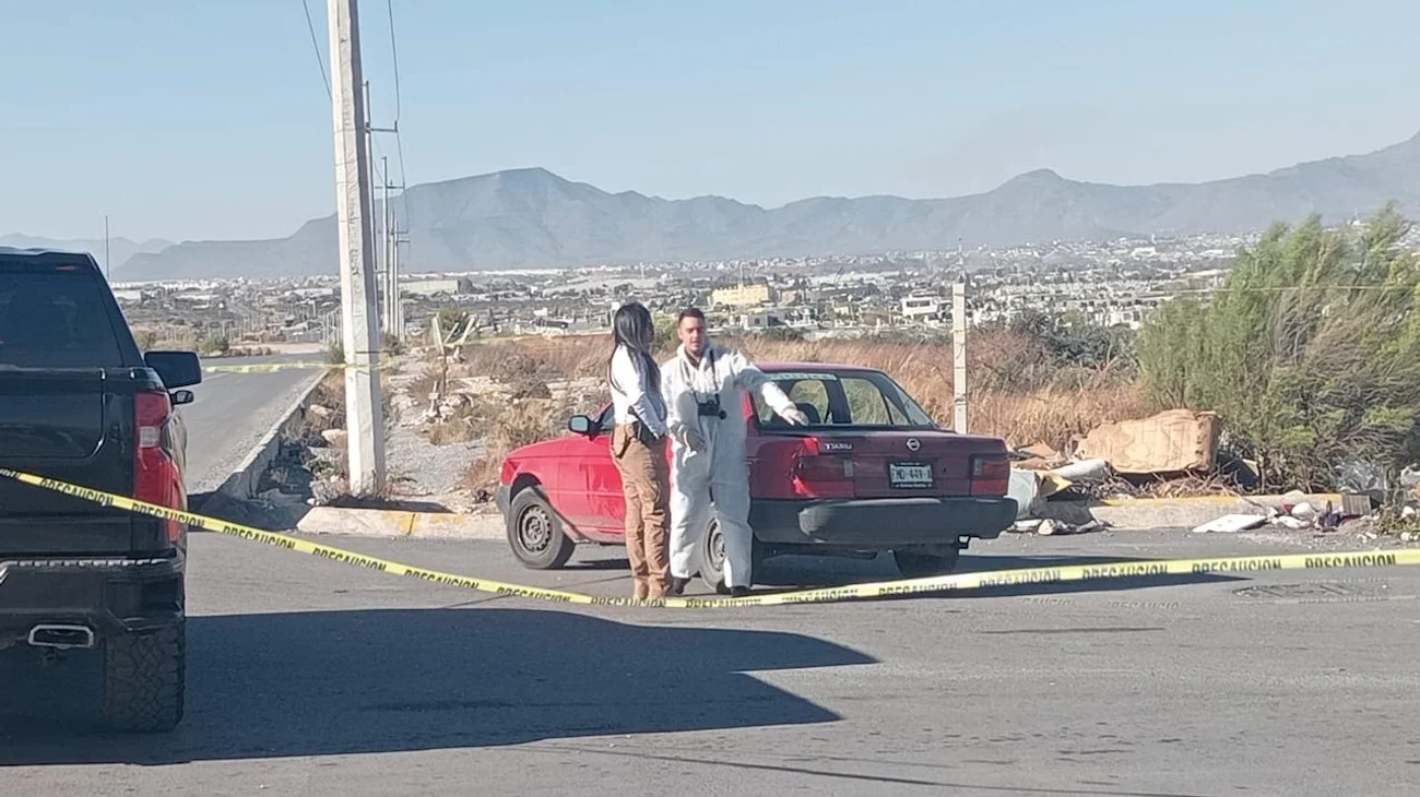 Hallan a hombre sin vida dentro de vehículo en Saltillo