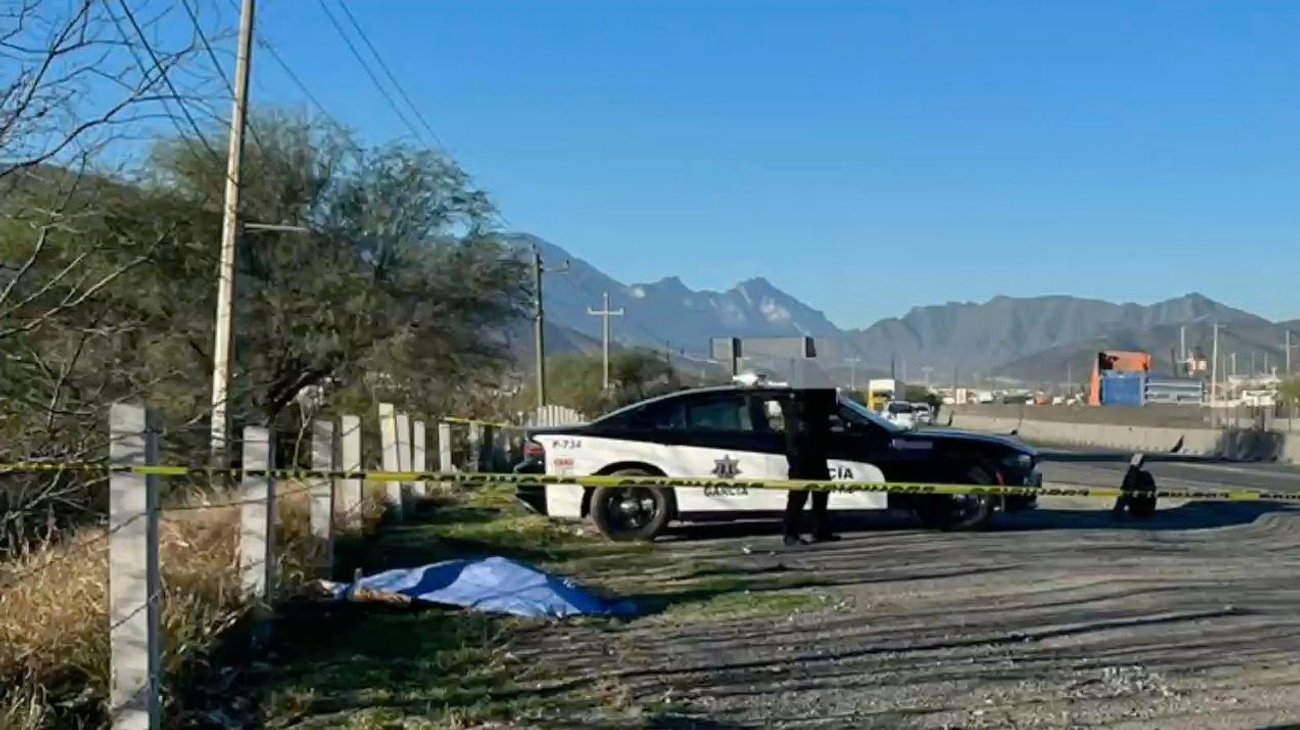 Encuentran hombre sin vida frente a empresa en García