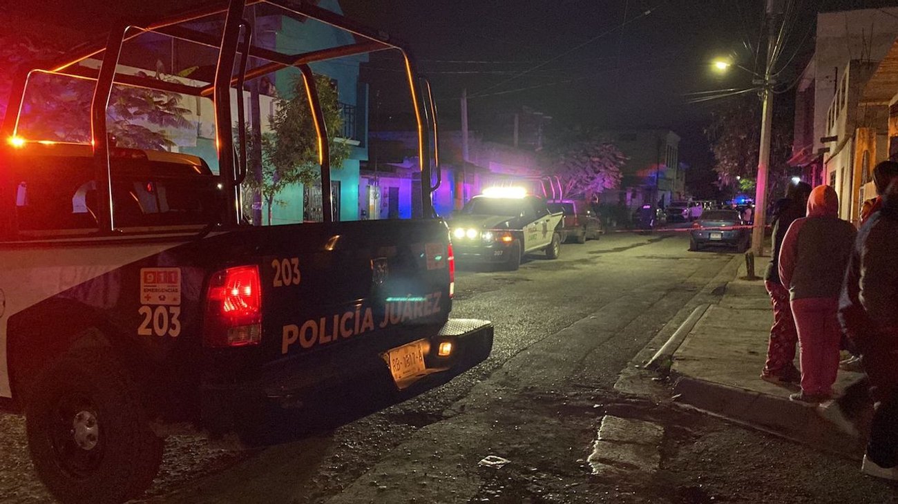 Ejecutan a hombre frente a domicilio en Juárez
