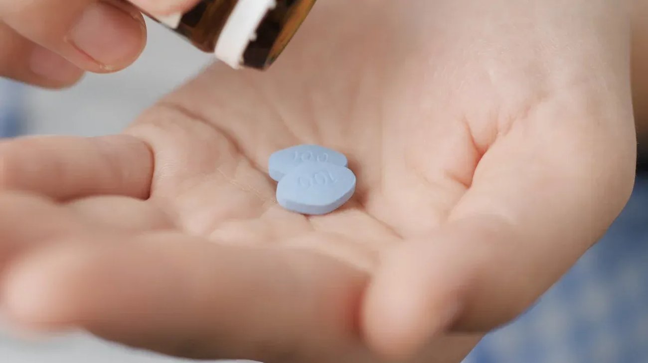 Hombre de 32 años pierde visión en un ojo tras tomar Viagra