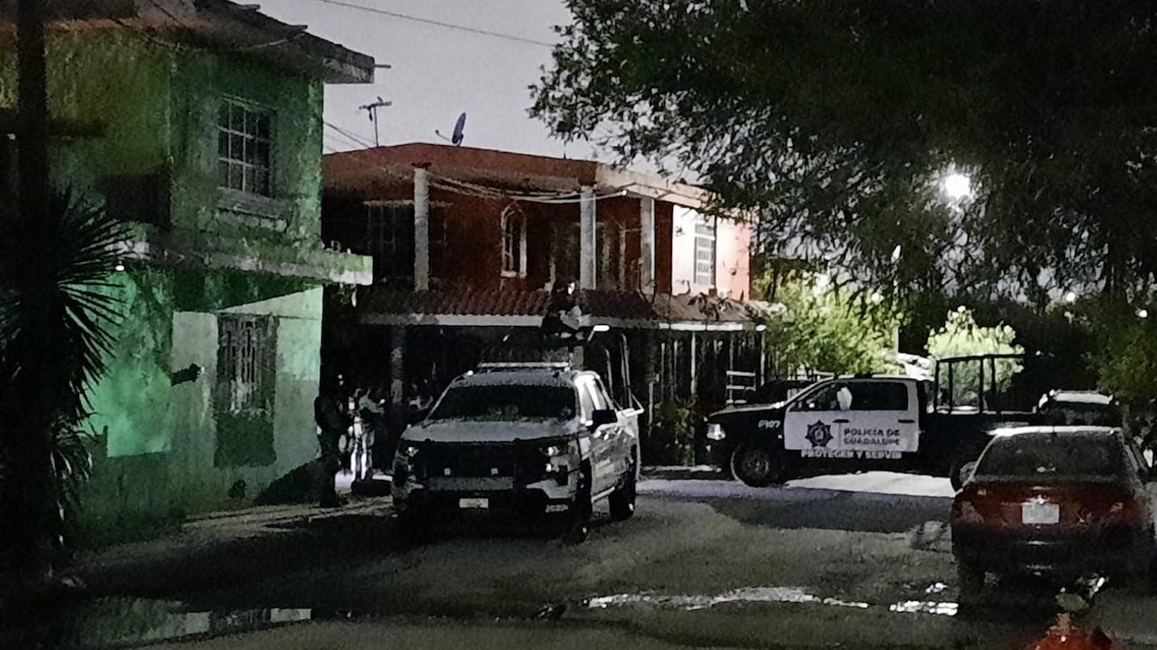 Ejecutan a joven en el río Santa Catarina; otro sobrevive