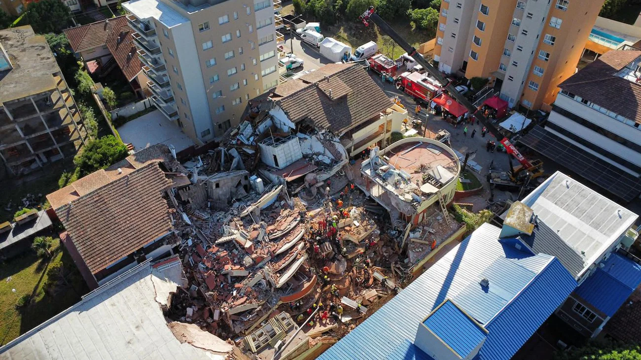 Hallan cuarto cadáver entre escombros de hotel en Argentina