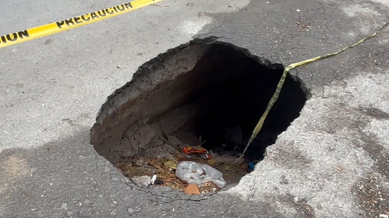 Socavones ponen en riesgo a vecinos en Nuevo Laredo