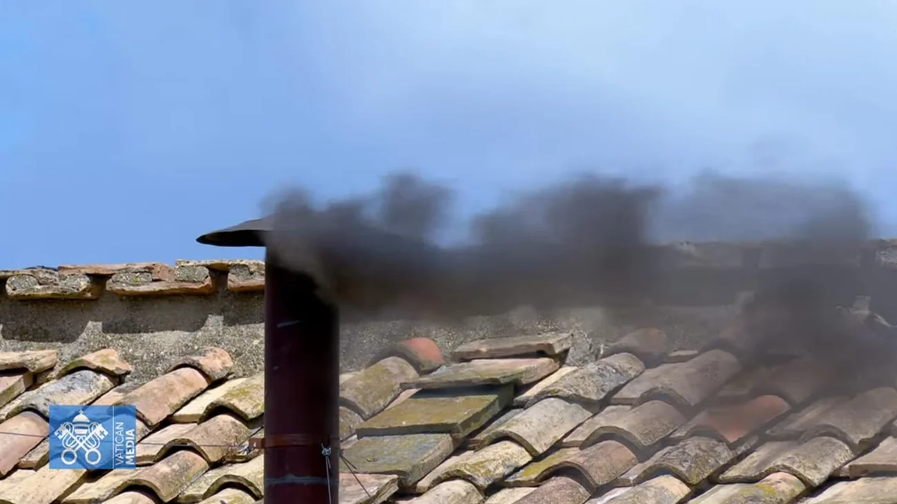 Segunda fumata negra en el cónclave; no hay sucesor de Francisco