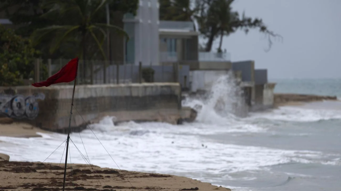 Huracán Ernesto provoca cortes de luz en Puerto Rico