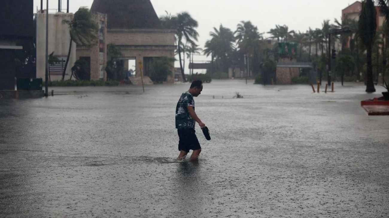 Huracán 'Helene' causa estragos en Quintana Roo tras su paso