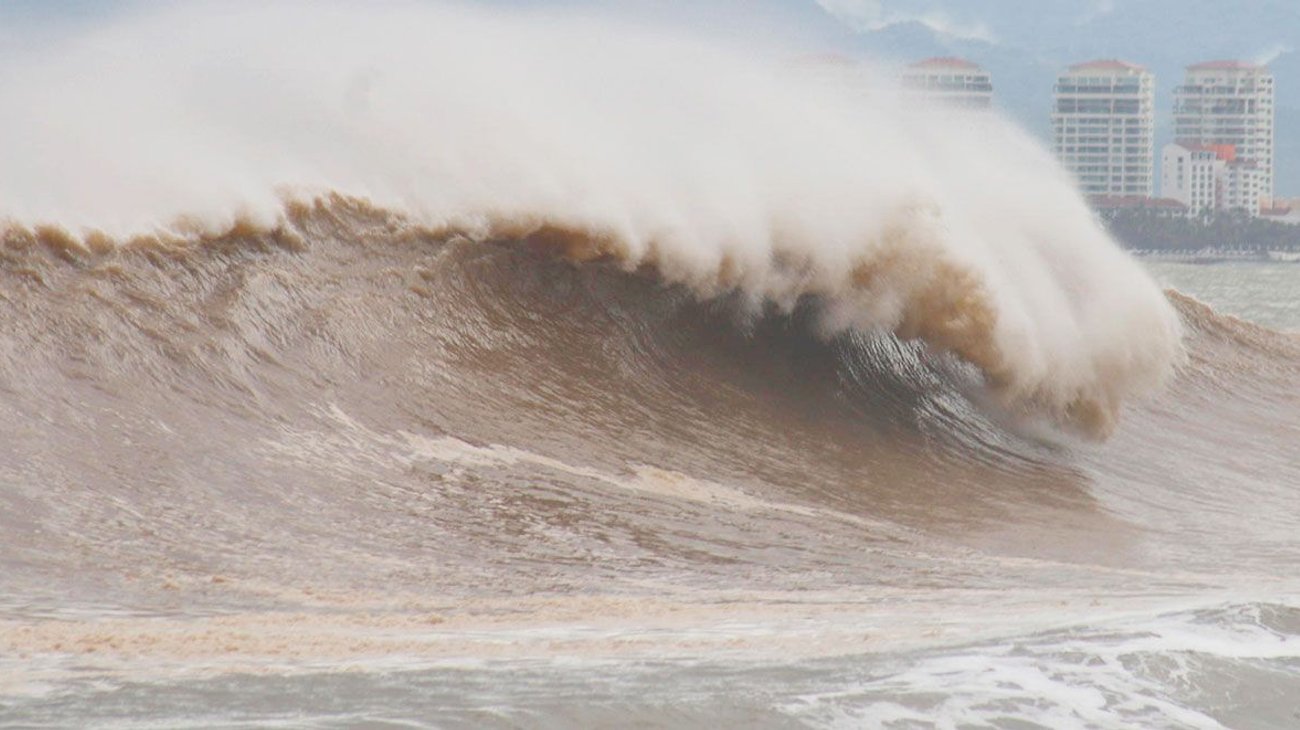 Huracán Lidia crece a categoría 2; puede tocar tierra hoy