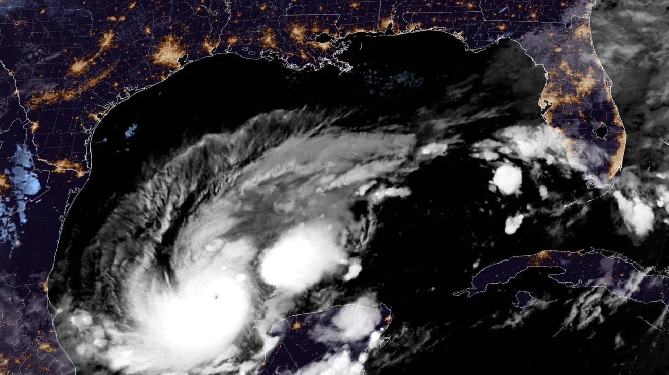 'Milton' alcanza categoría 4 amenaza la Península de Yucatán