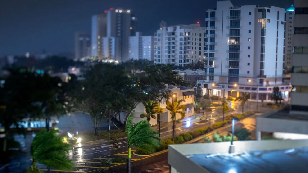 Huracán Milton toca tierra en Florida como categoría 3