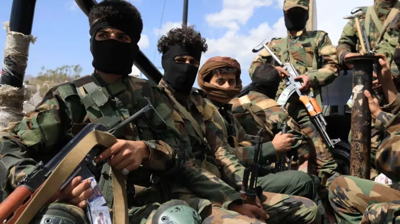 Hutíes simulan ataque a Israel en ejercicio militar