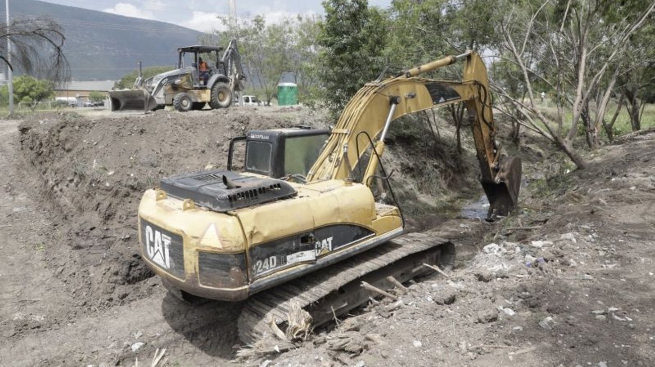 Escobedo contruye canal pluvial en beneficio de dos colonias