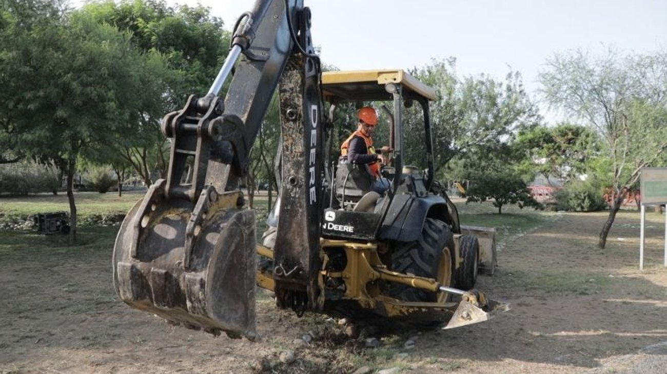Escobedo refuerza mantenimiento de plazas públicas