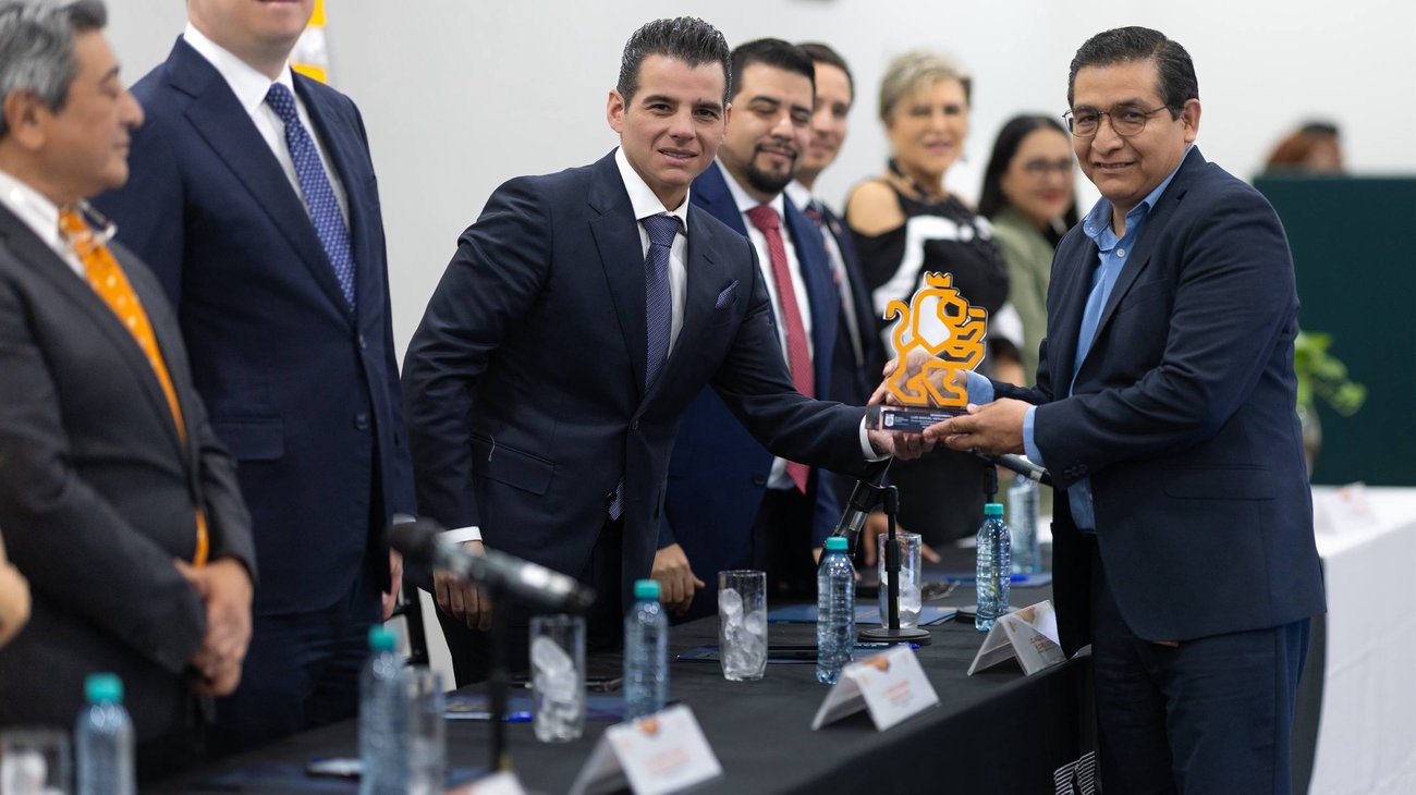 Reconocen a defensores públicos con más de 25 años de servicio