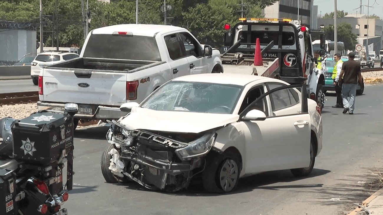 Joven lesionada tras choque tipo crucero en bulevar Díaz Ordaz