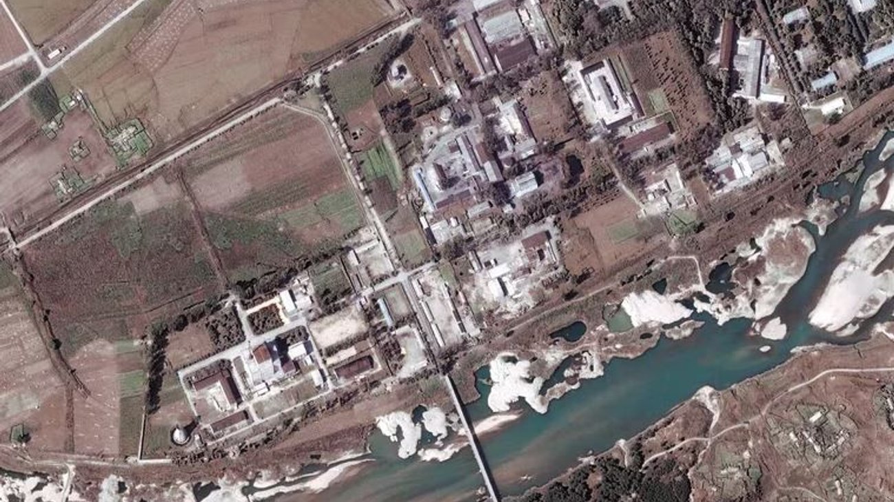 Imágenes parecen mostrar que Norcorea surte armas a Rusia