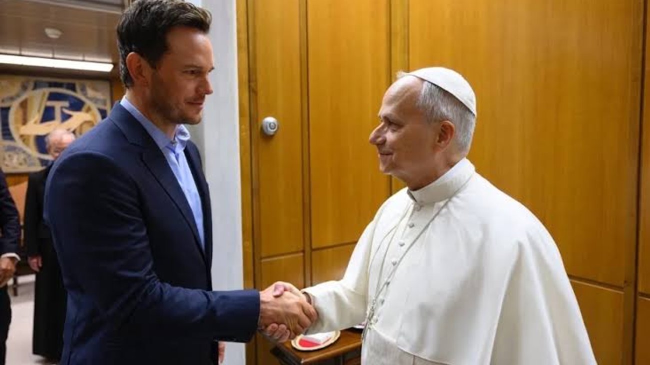 Chris Pratt y el papa León XIV exploran la tumba de San Pedro