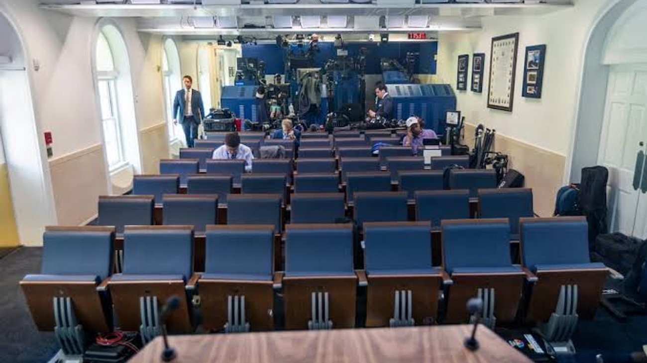 Trump plantea mudar la sala de prensa de la Casa Blanca