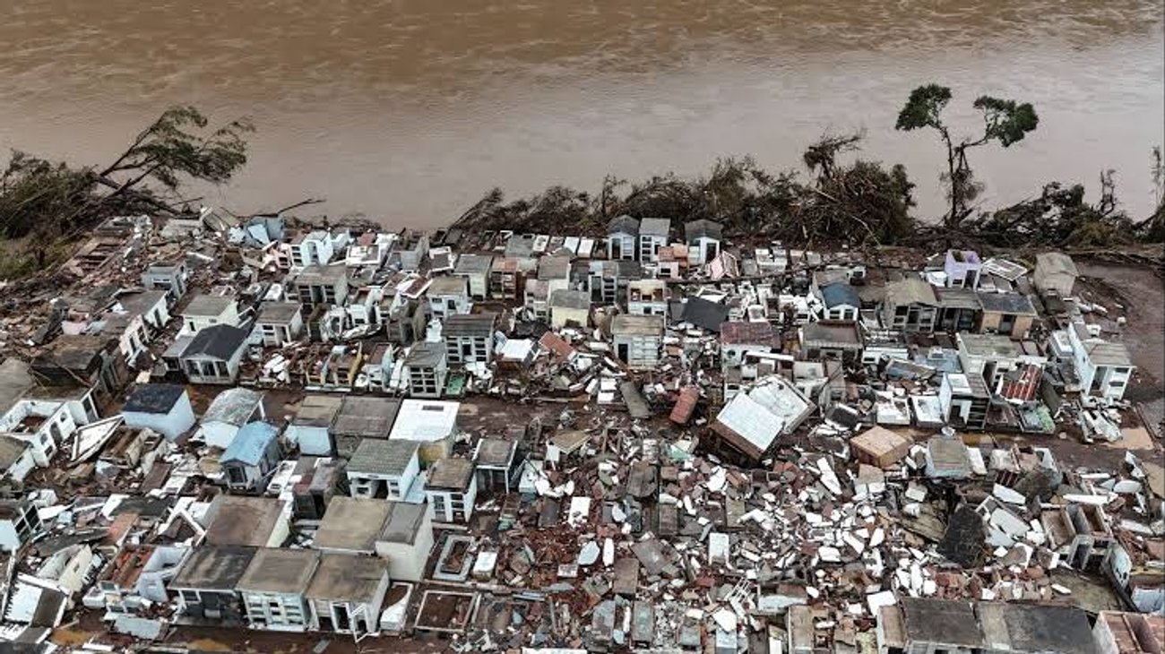 Inundaciones en Acra dejan al menos 12 muertos y 479 rescatados