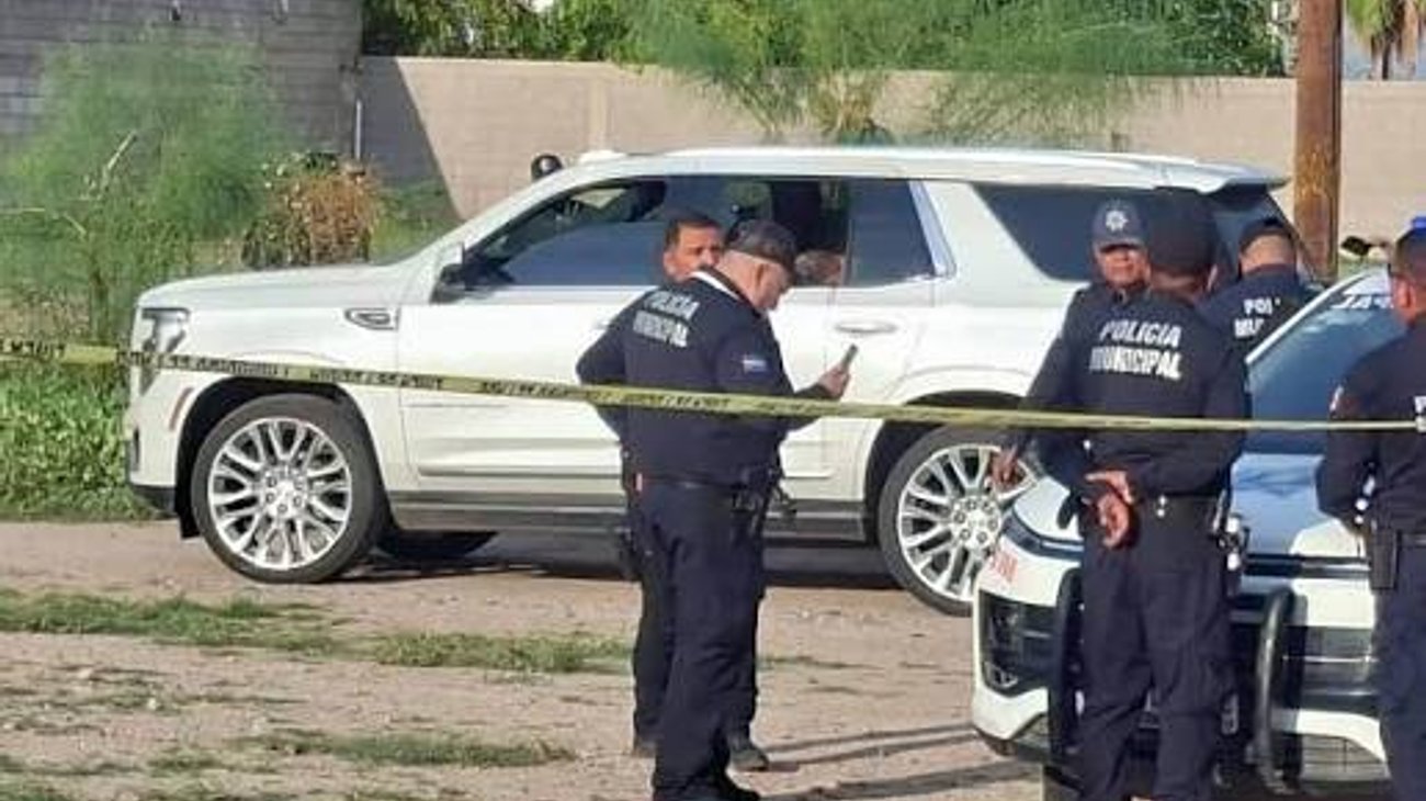 Hallan tres cuerpos en una camioneta de lujo en Hermosillo