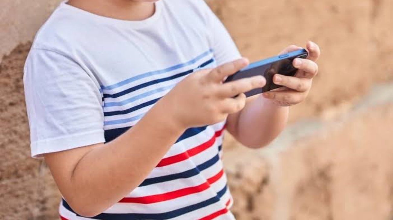 Senado avanza en restricciones a celulares en educación básica