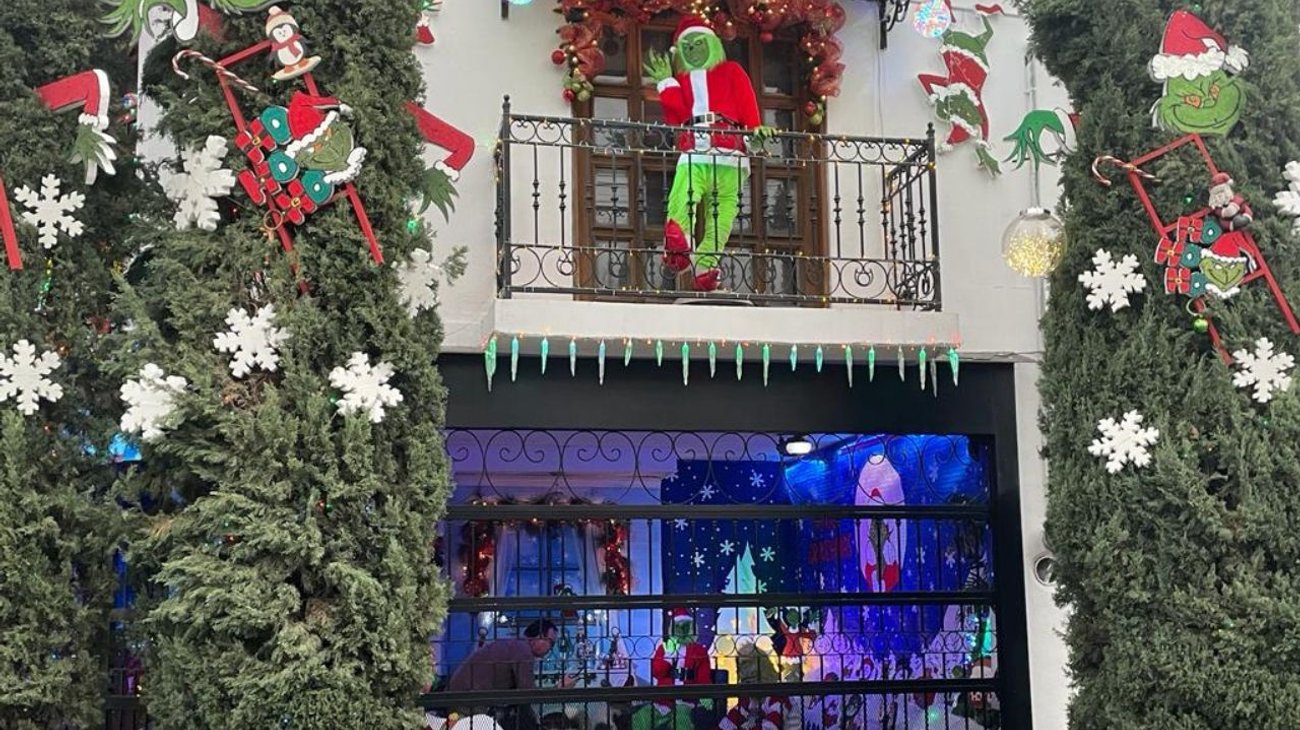 Impacta regio con decoración navideña en Escobedo