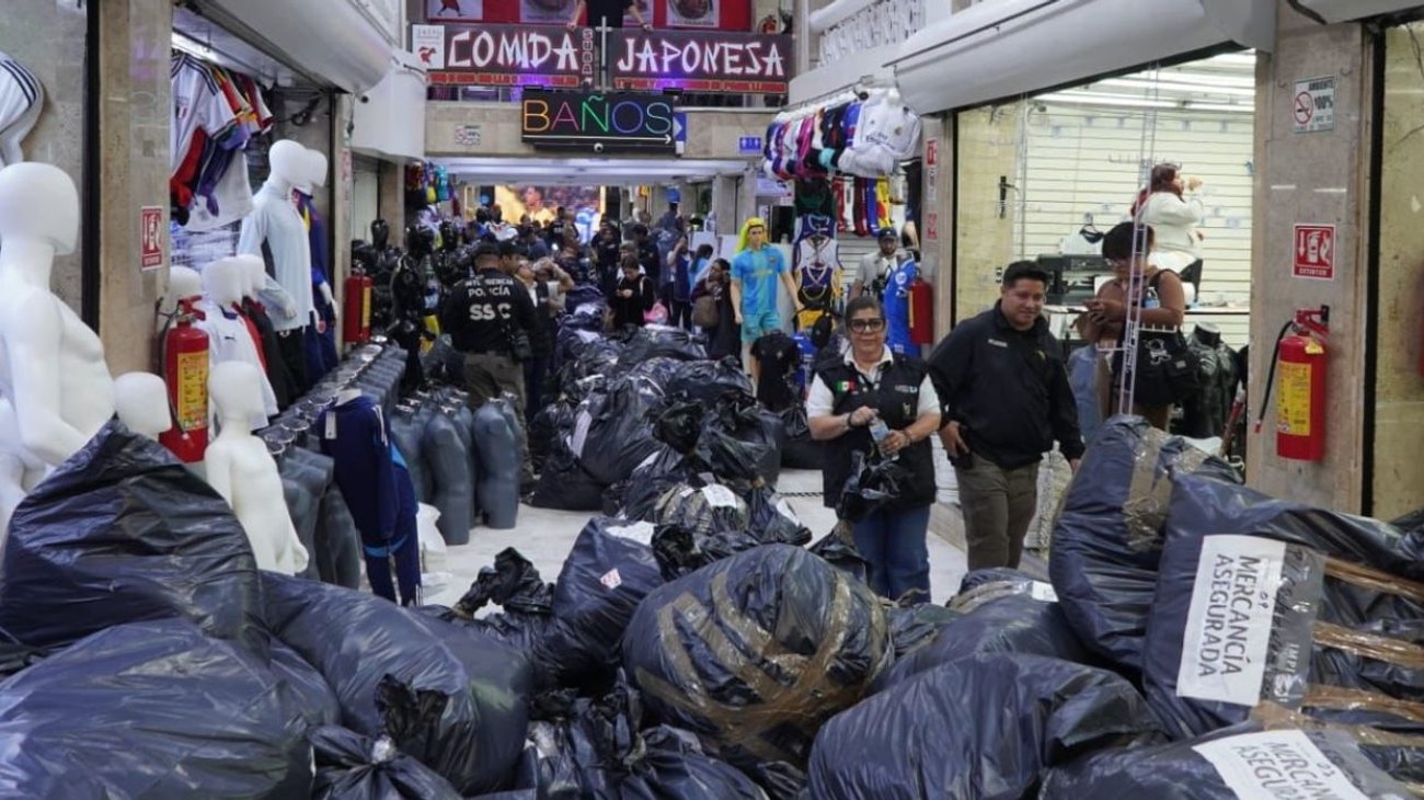 Decomisan 25 toneladas de mercancía pirata en Tepito por Mundial