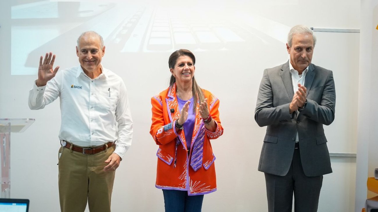 inauguran_banco_base_aula_aeroportuaria_abe49b9fd5