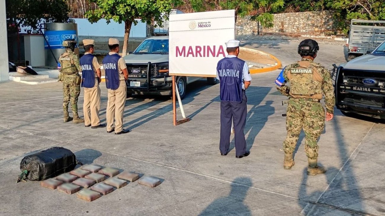 Decomisan 13 paquetes de cocaína que flotaban cerca de Oaxaca