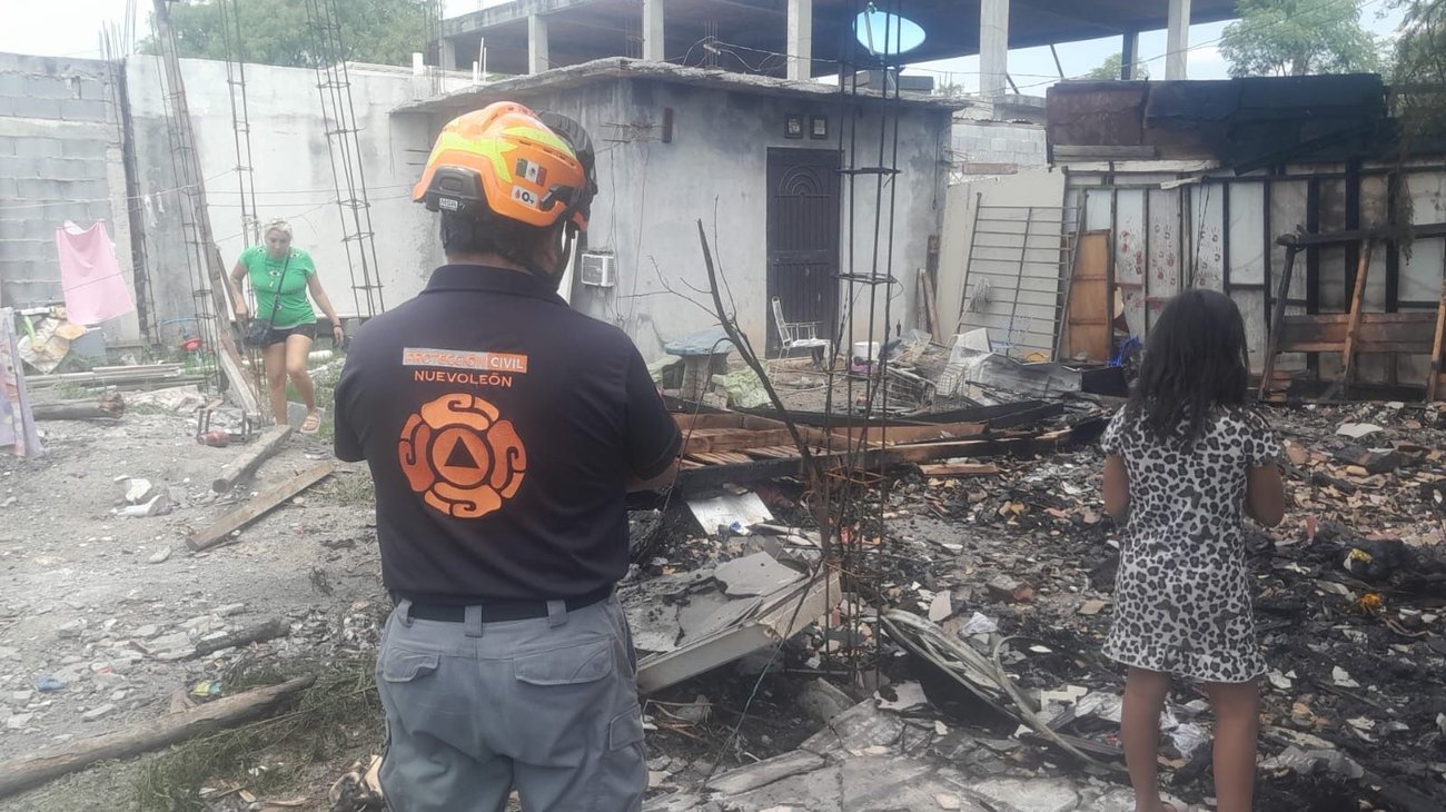 Incendio consume tejaban utilizado como cocina en Monterrey