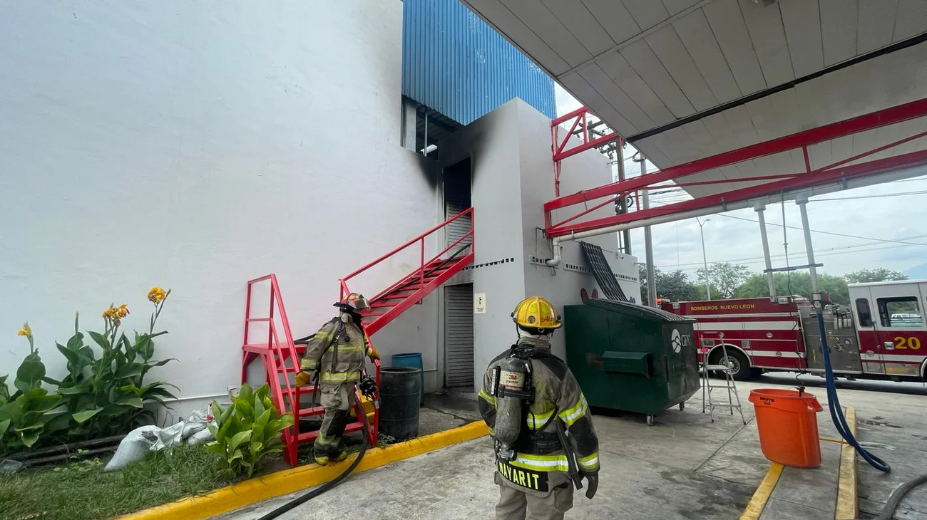 Se incendia negocio de autolavado en Monterrey