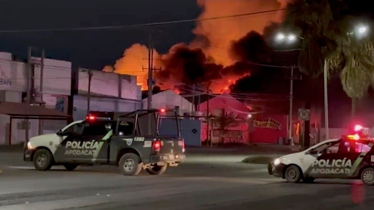 Incendio en bodega moviliza a cuerpos de auxilio en Apodaca