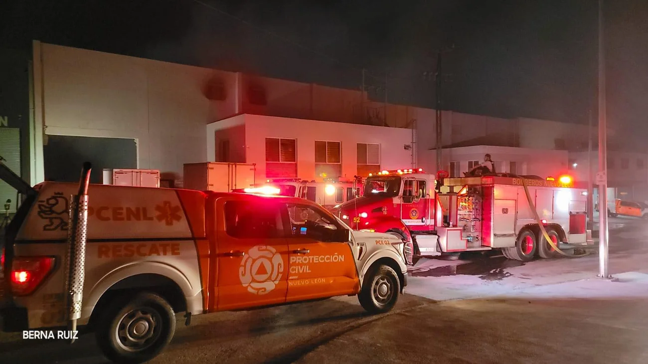 Incendio en bodega de Santa Catarina deja daños materiales