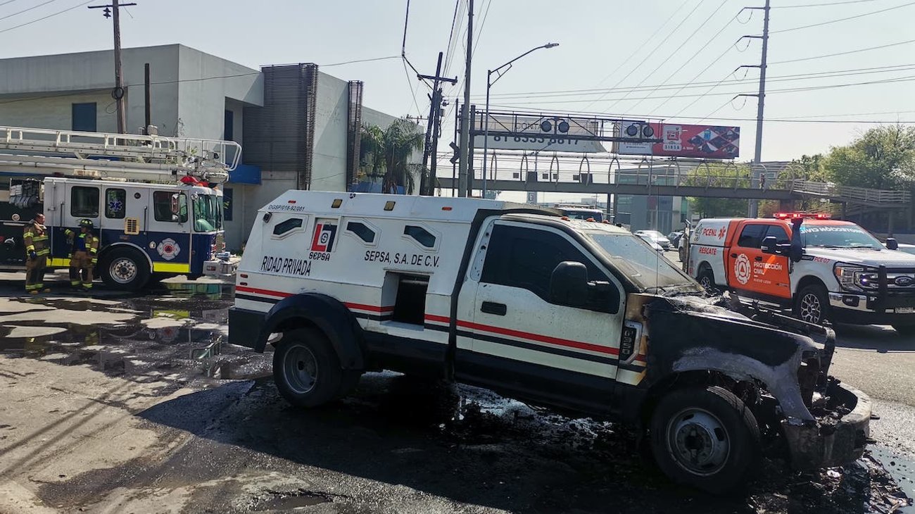 Se incendia camión de valores en avenida Nogalar