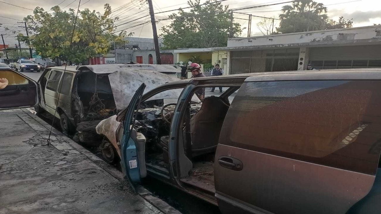 Se incendian dos camionetas en la colonia Sarabia
