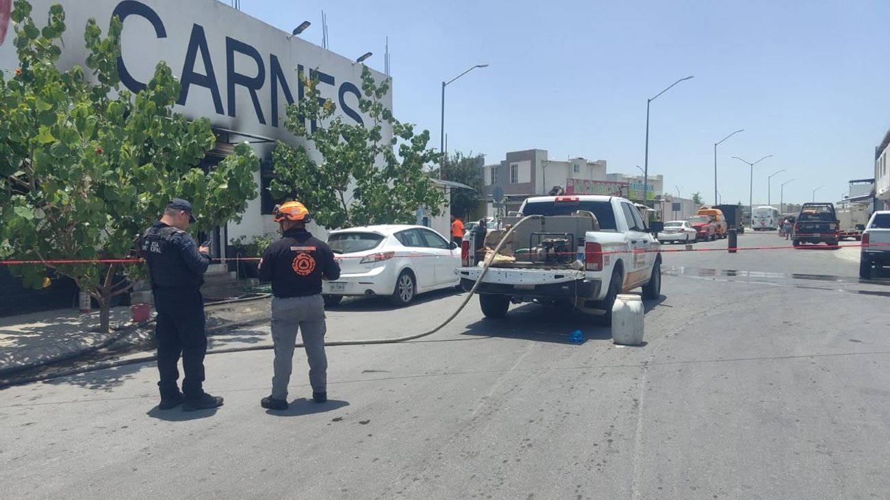 Incendio consume carnicería y deja daños estructurales