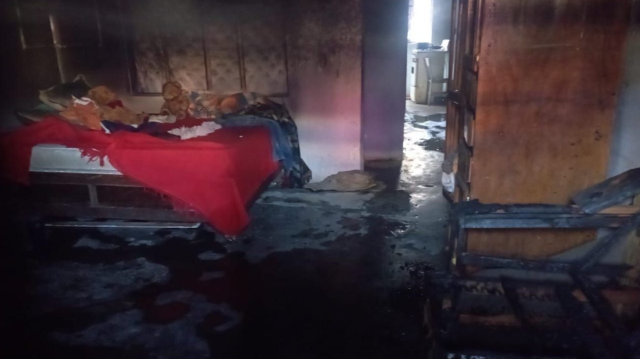 Incendio en vivienda alerta a corporaciones de auxilio