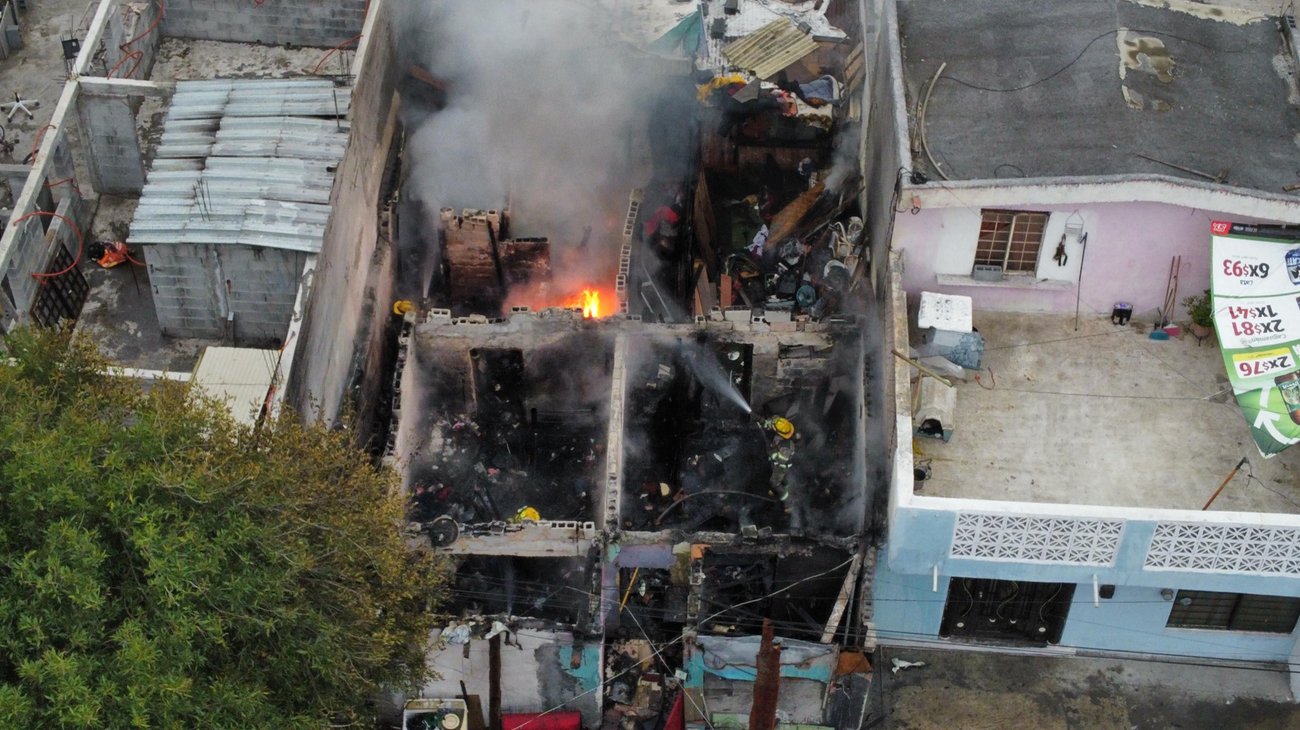 Arde casa y tejaban en Fomerrey 105 de Monterrey