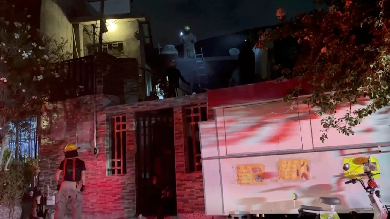 Se incendia casa en Tierra y Libertad; hombre resulta intoxicado